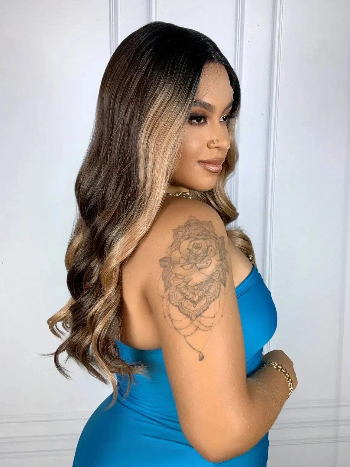 Lace Front HD Viviane Castanha Mechada Ondulada 55cm