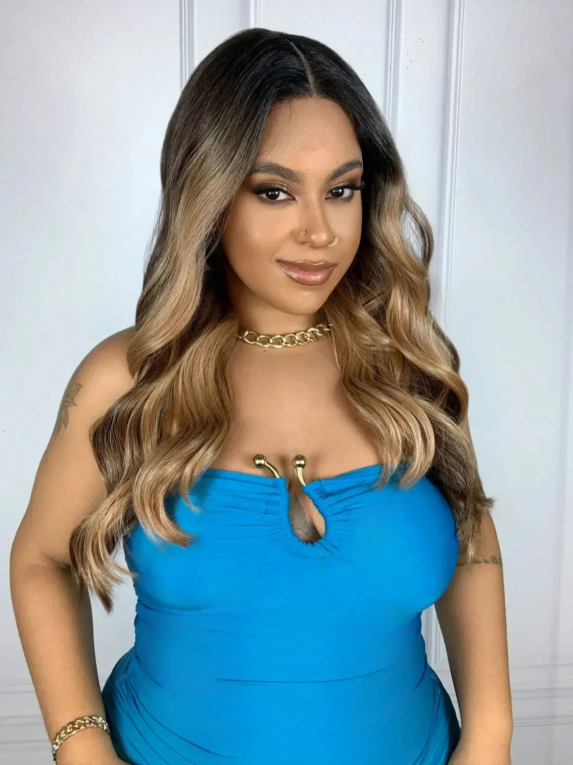Lace Front HD Viviane Castanha Mechada Ondulada 55cm
