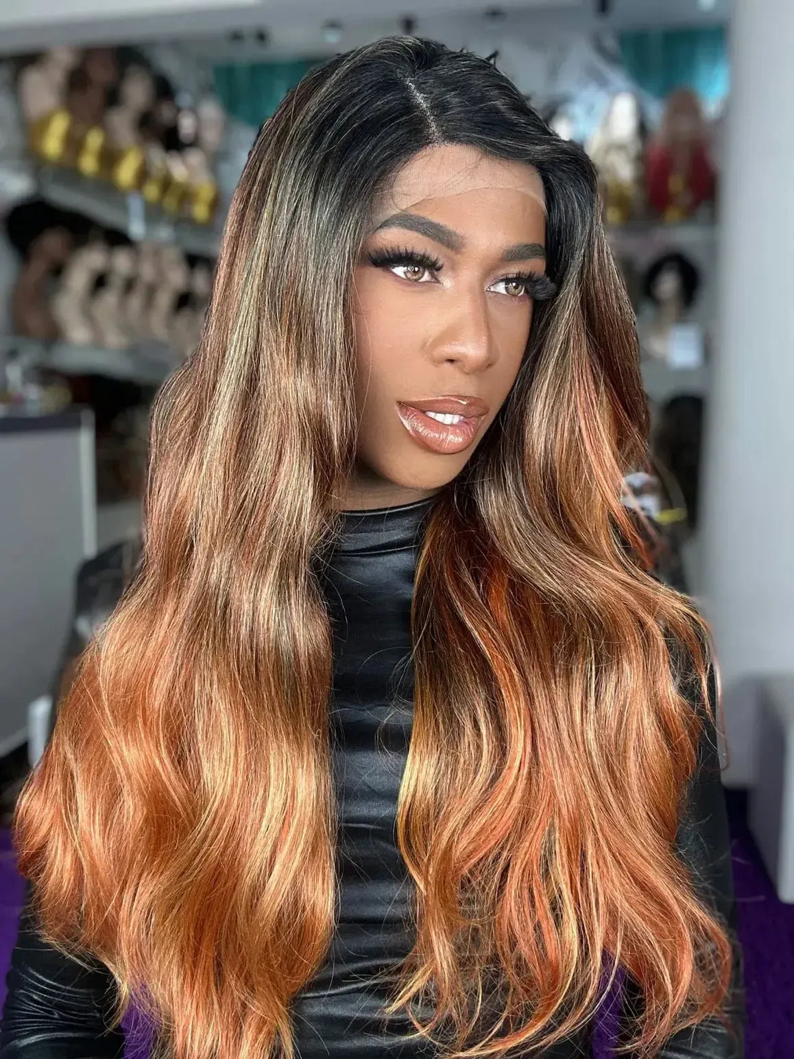 Lace Front Haniya Castanho Acobreado com Raiz Preta 70 cm