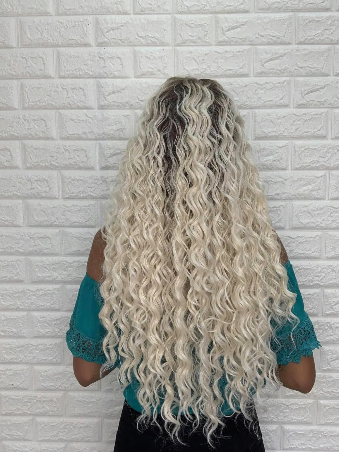 Lace Front Janaina Platinada Raiz Castanha Cacheada