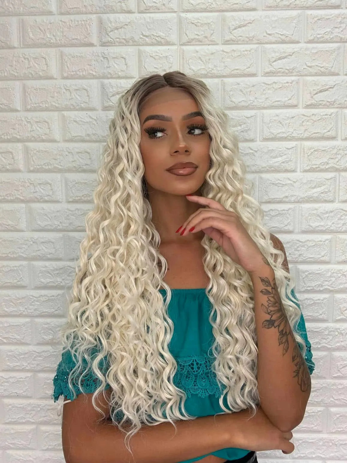 Lace Front Janaina Platinada Raiz Castanha Cacheada