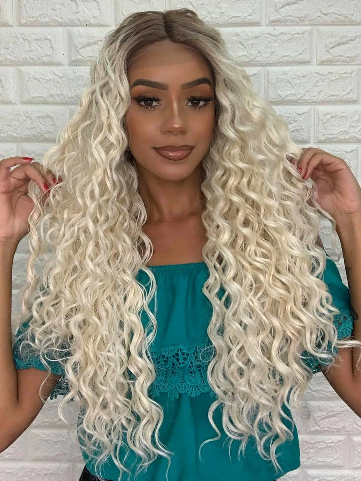 Lace Front Janaina Platinada Raiz Castanha Cacheada