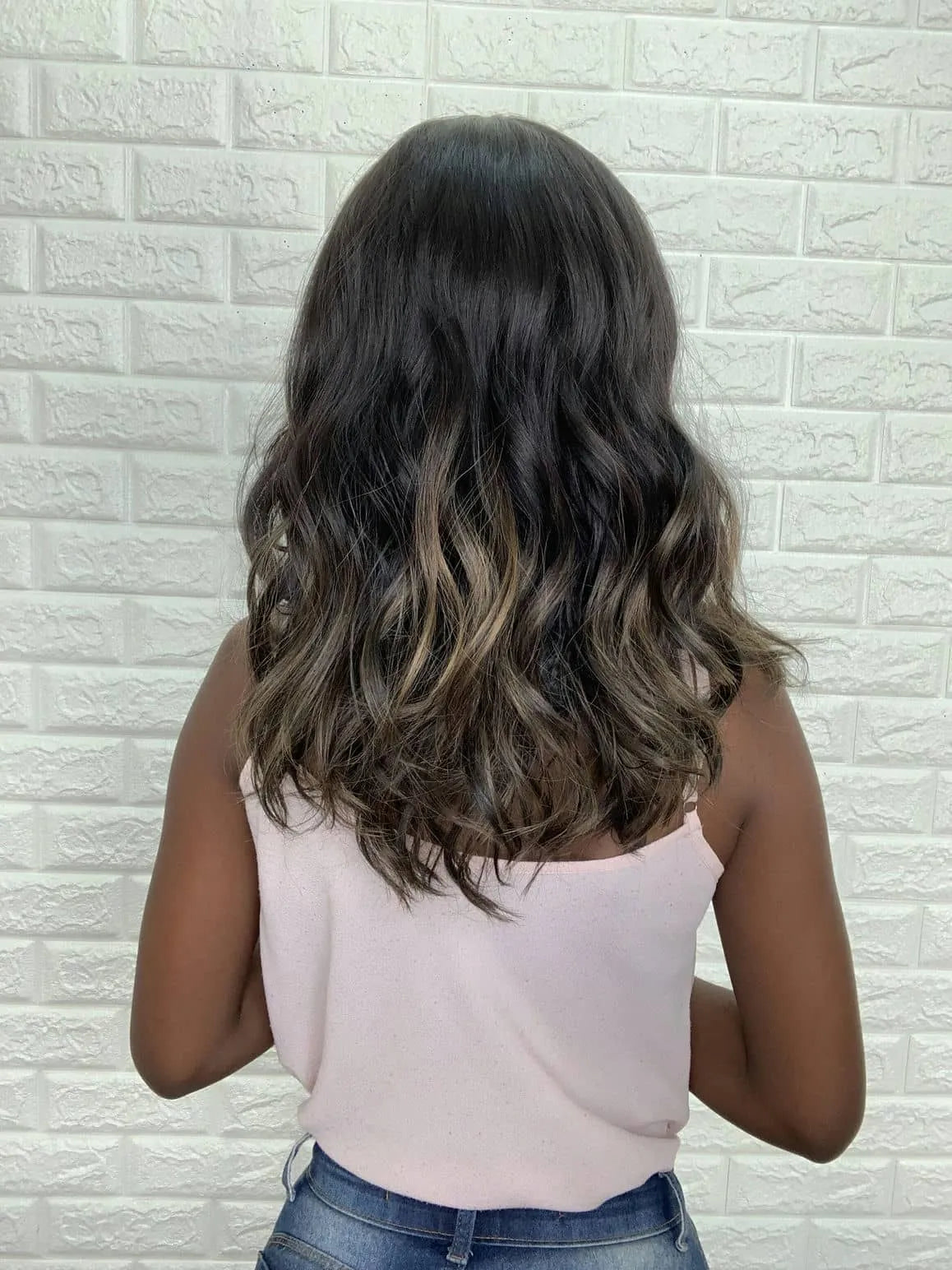Lace Front Nely Castanho Escuro com Luzes Ondulada