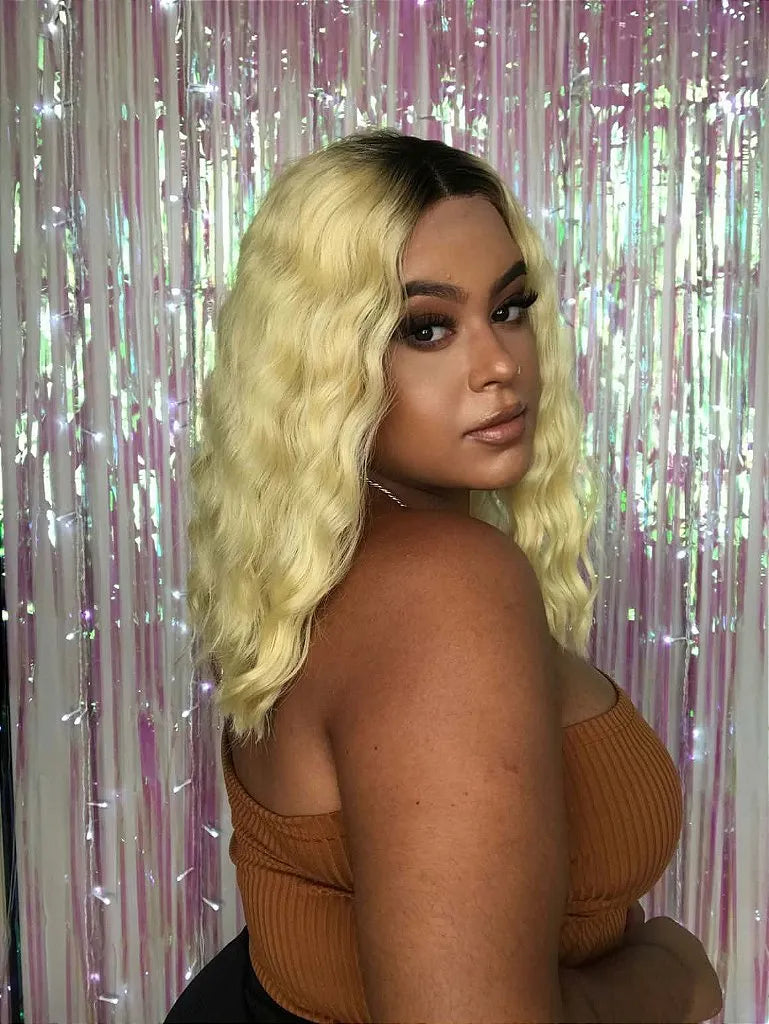 Lace Front Peati Loira com Raiz Preta Ondulada 45cm