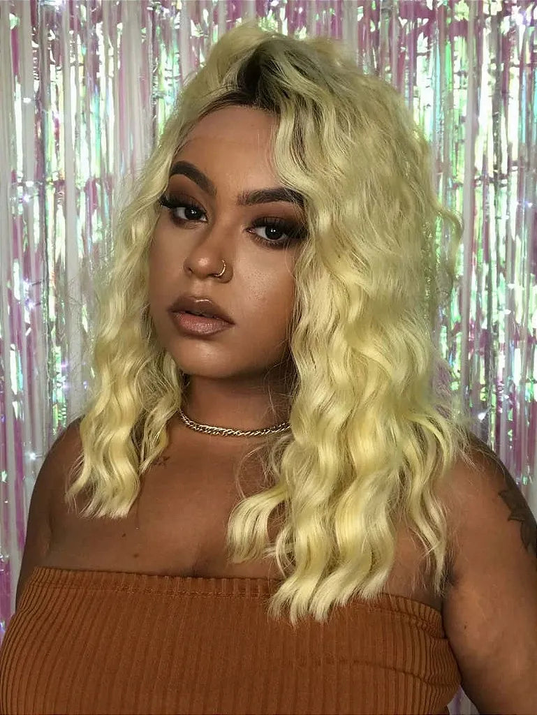 Lace Front Peati Loira com Raiz Preta Ondulada 45cm