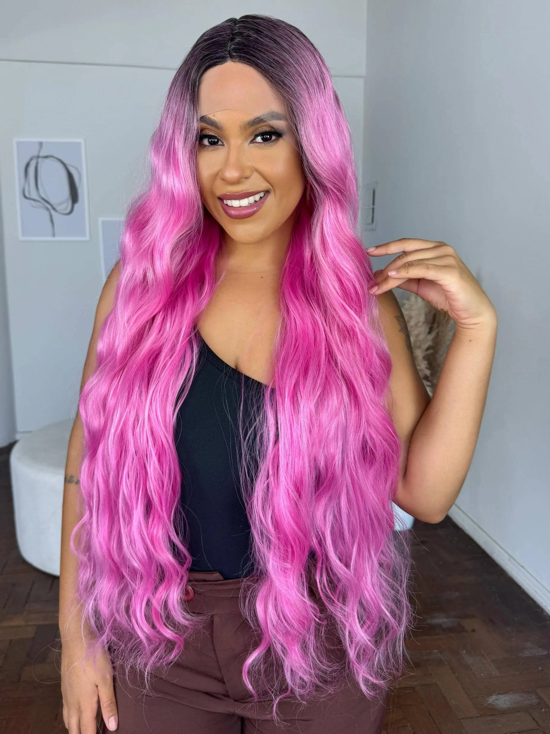 Lace Front Rafaela Rosa Raiz Preta Ondulada 80cm