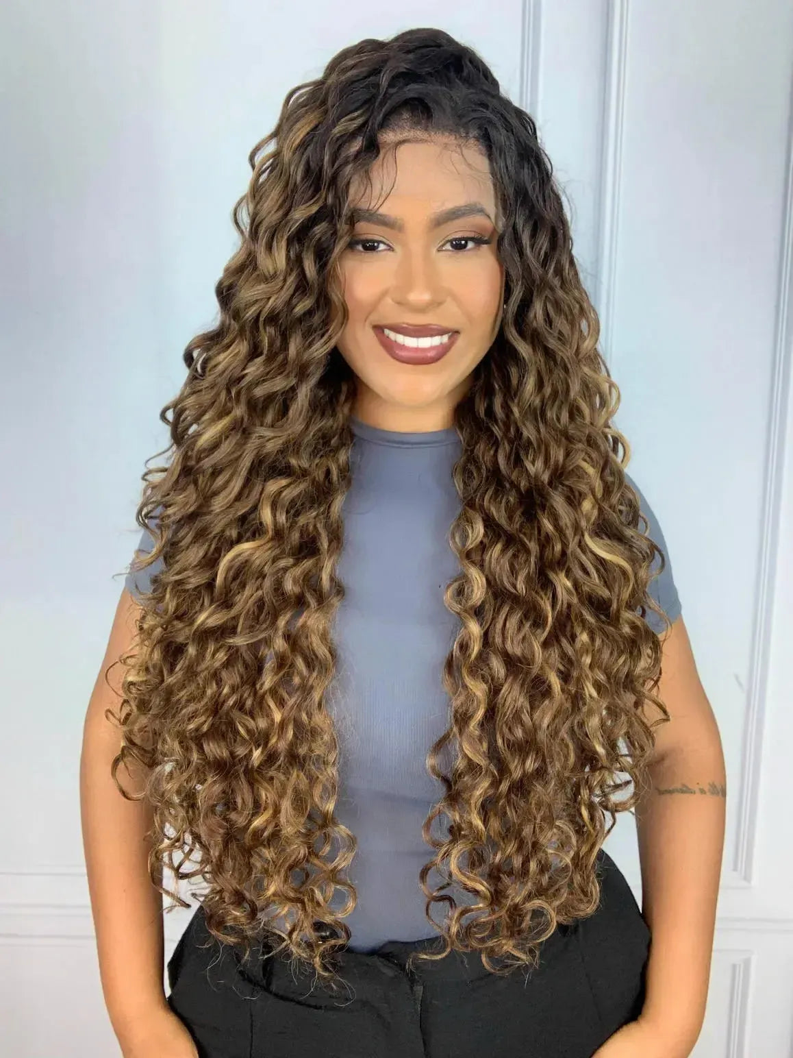 Lace Front Tela HD Italia Castanho Luzes 33/22 Cacheada - Repartição Livre 13x4