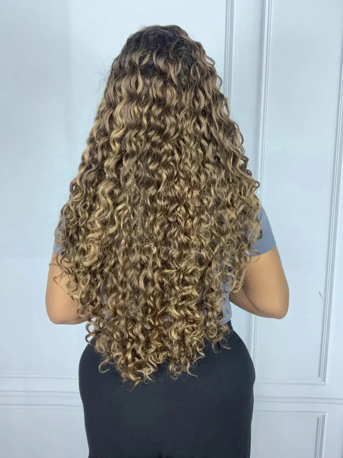 Lace Front Tela HD Italia Castanho Luzes 33/22 Cacheada - Repartição Livre 13x4