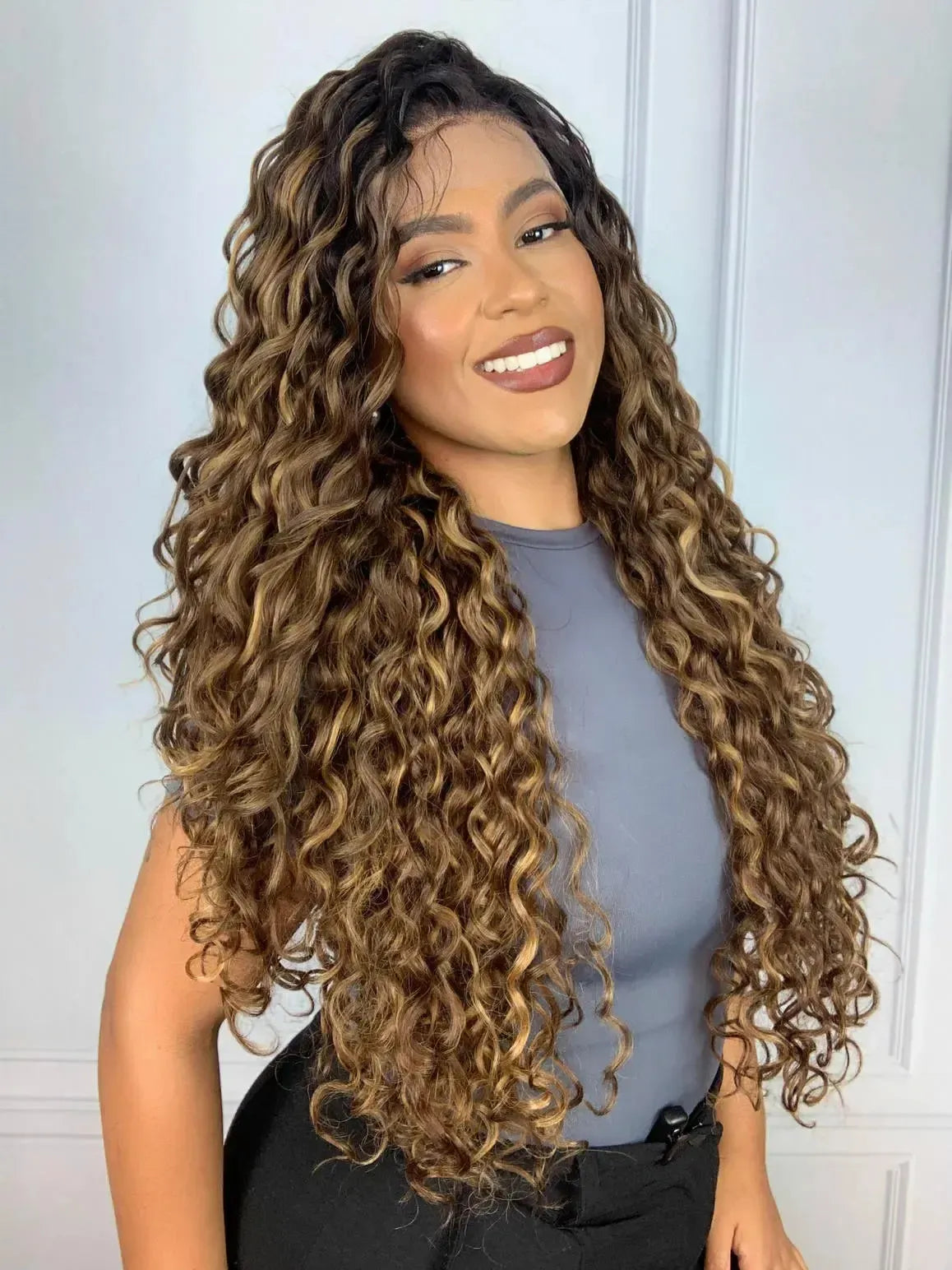 Lace Front Tela HD Italia Castanho Luzes 33/22 Cacheada - Repartição Livre 13x4