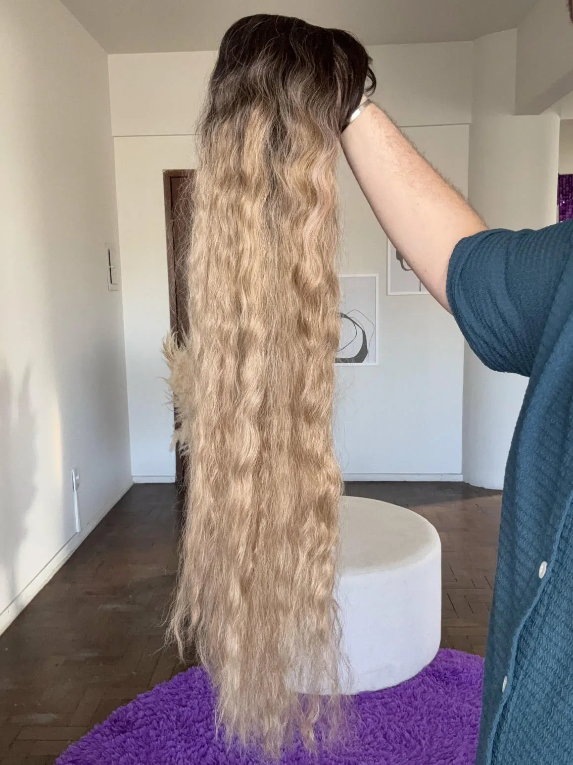 Peruca Jasmin Loira com Franja Ondulada