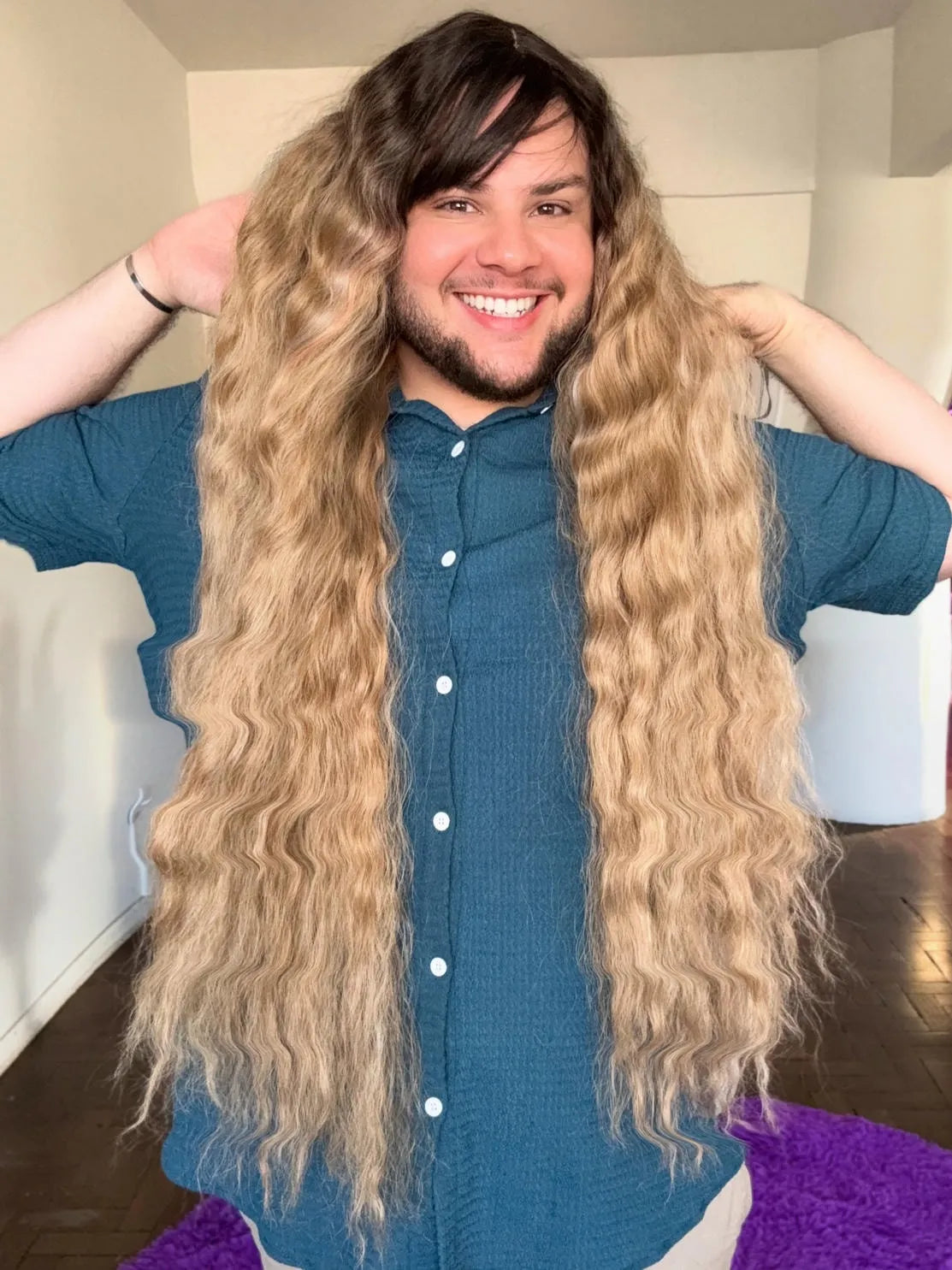 Peruca Jasmin Loira com Franja Ondulada