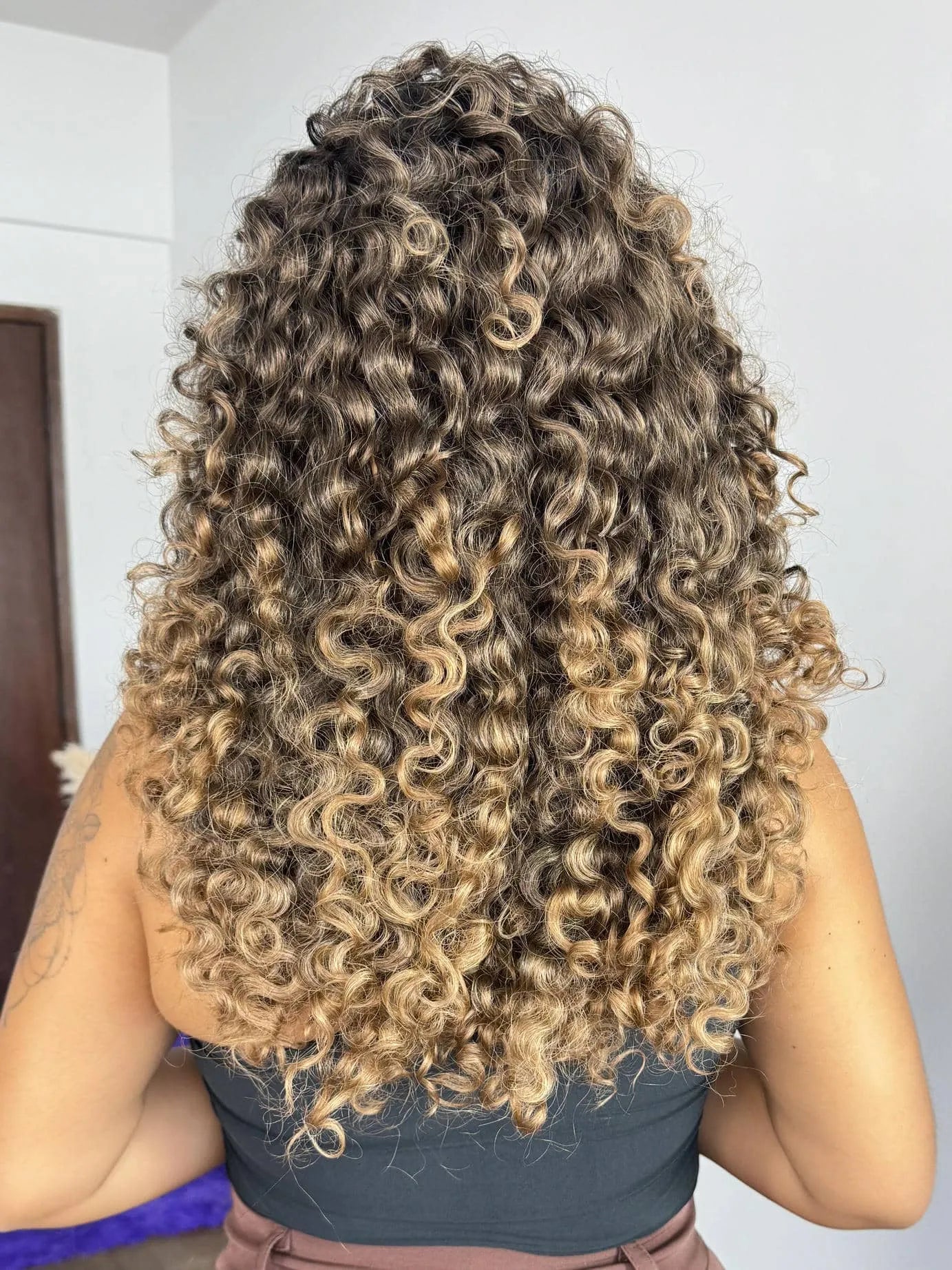 Peruca Portia Castanho 8/30 Cacheada