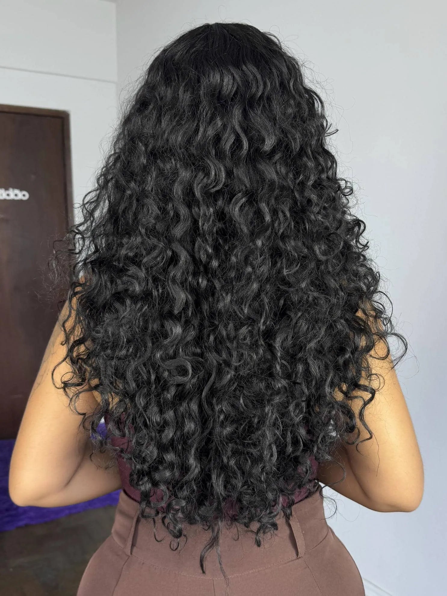 Peruca Portia Castanho Escuro Cacheada