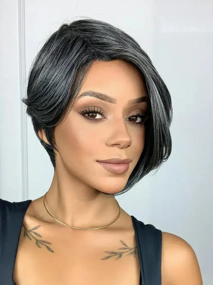 Peruca Wig Erika Grisalha Curta