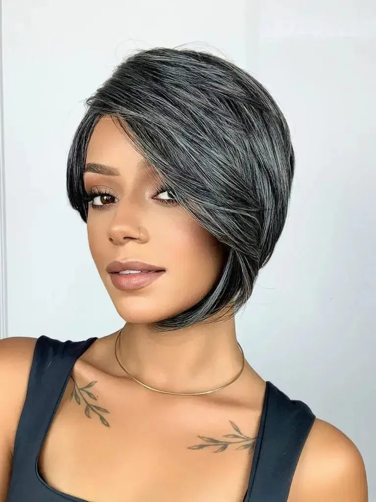 Peruca Wig Erika Grisalha Curta