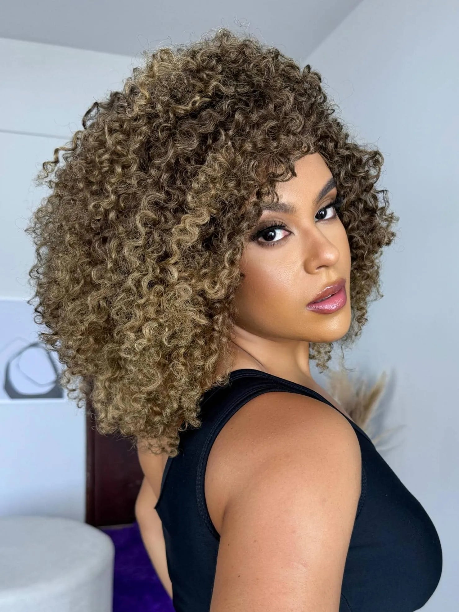 Wig Isaura Loira Castanha Cacheado