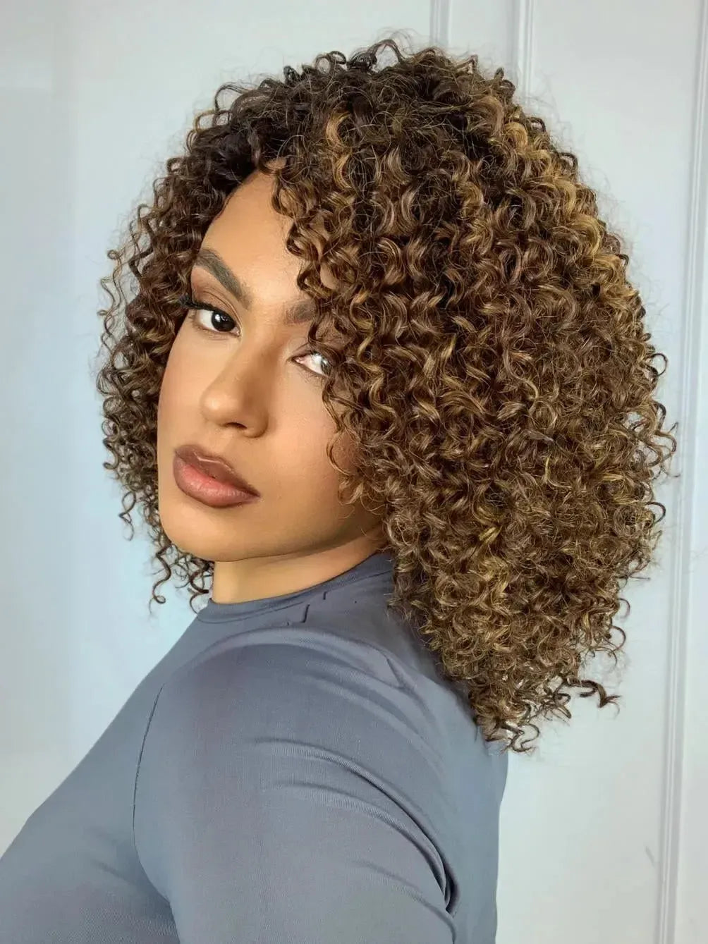 Wig Nimiane Castanho Luzes Cacheada